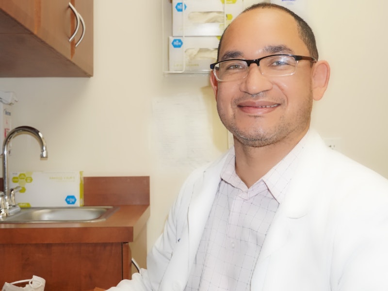Headshot of Dr. Carlos Nunez, Endocrinologist at Oak Street Health.