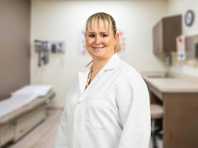 Headshot of Dr. Jana Robinson, Internal Medicine Specialist at Oak Street Health.