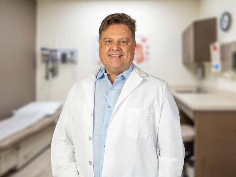 Headshot of Dr. Robert Sayes, Family Medicine Specialist at Oak Street Health.