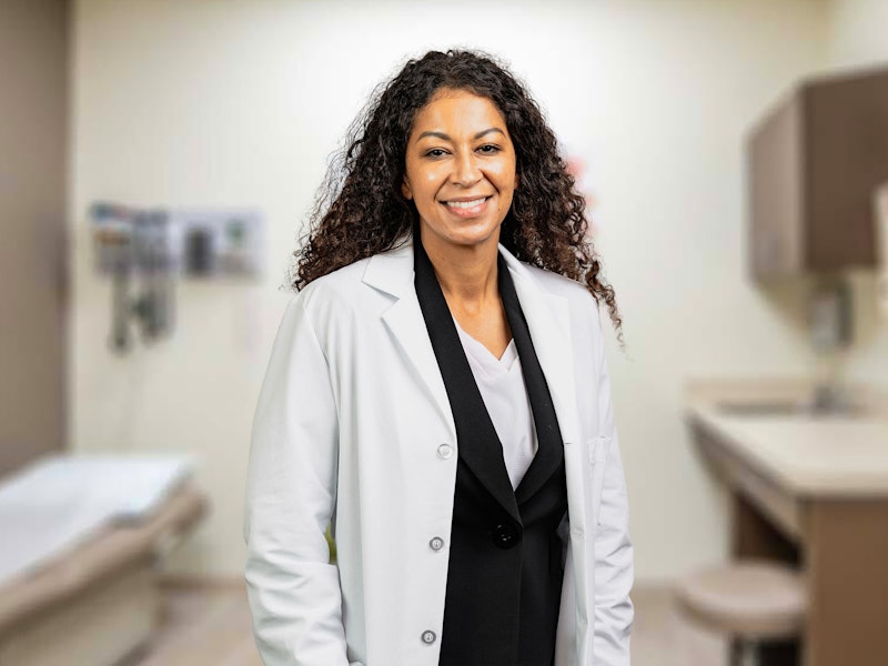 Dr. Tanisha Smith, Especialista en Medicina Interna en Oak Street Health.