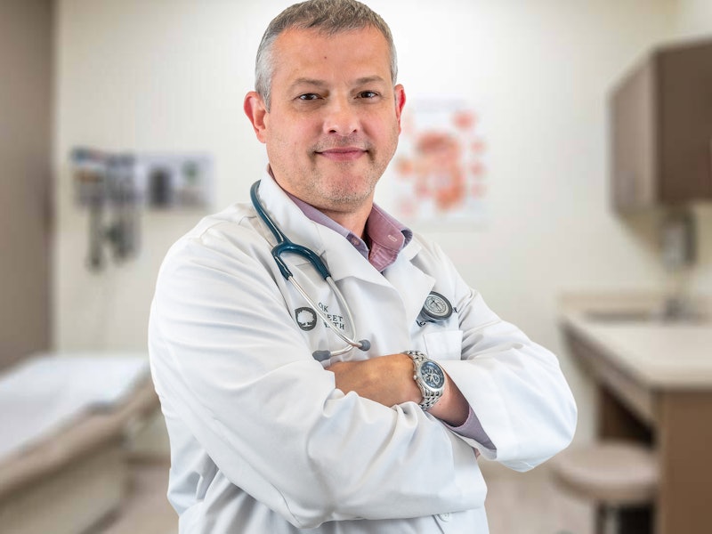 Headshot of Dr. Richard L. Schwartz, Family Medicine Specialist at Oak Street Health.