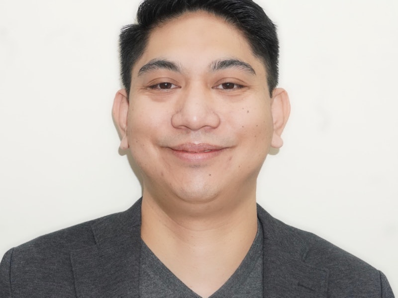 Headshot of Dr. Alberto DeCastro, Physical Therapist at Oak Street Health.