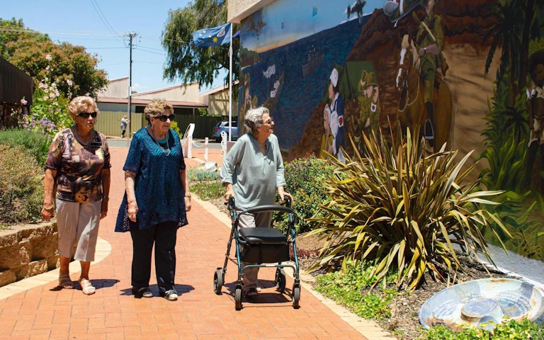 How To Use A Walker: Tips And Advice | Oak Street Health